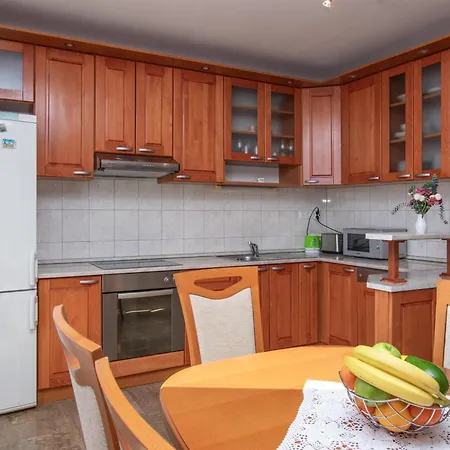 Apartment Zdravko Omis Exterior photo