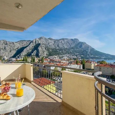 Apartment Zdravko Omis Exterior photo