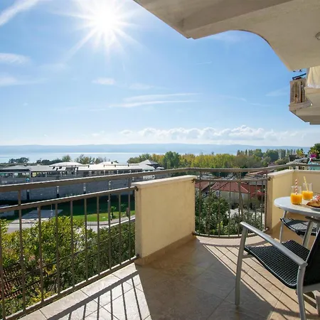 Apartment Zdravko Omis Exterior photo